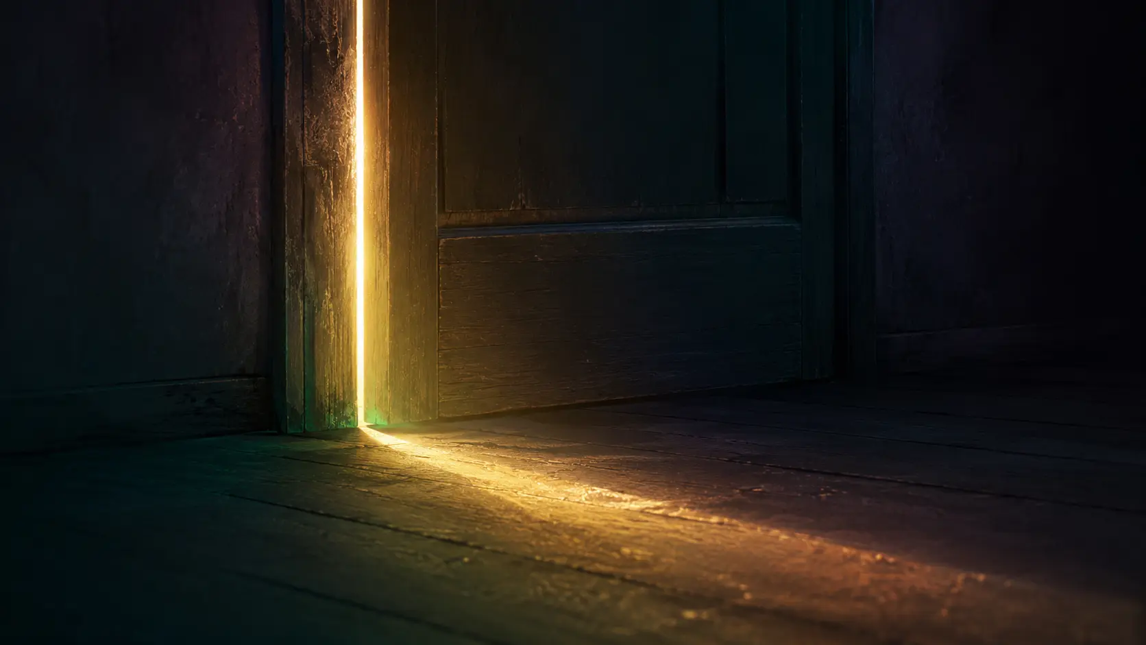 Warmes goldenes Licht fällt durch den schmalen Spalt einer angelehnten Holztür auf einen dunklen Dielenboden – Sinnbild dafür, dass schon ein wenig Stille genügt, um die Seele zu hören.